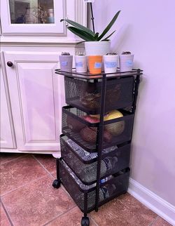 Rotating storage rack