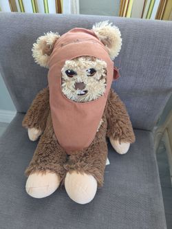 Stuff toys cuddables. Disney. E.T. peanuts. Star wars looney tunes.  Pikachu