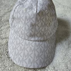 🧢 Original Michael Kors White Summer Cap – stylish and practical!