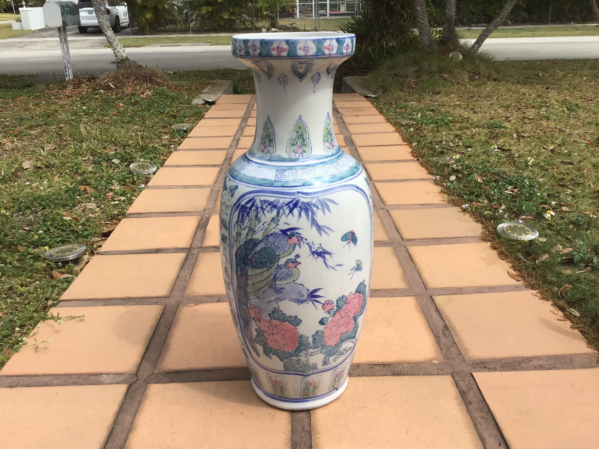 Chinese Porcelain Vase 🏺 Antique 24”