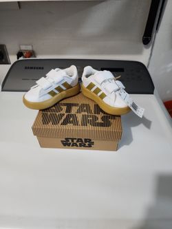 Brand New Never Worn Adidas Star Wars C3PO Toddler Shoes (Size 7)