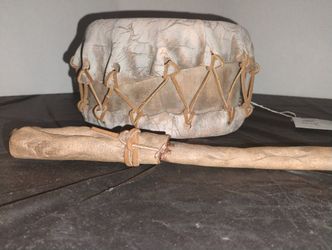 Handcrafted Rawhide Drum by Artist Alice D. Kilmer - Oak Ridge Studio⚠️⚠️ CERAMIC ⚠️⚠️
⚠️⚠️⚠️⚠️⚠️⚠️It's not a real drum ⚠️⚠️⚠️