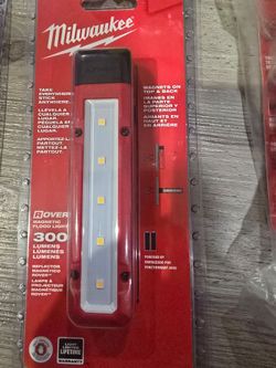 Milwaukee Rover Magnetic Flood Light