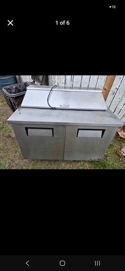 True 48" commercial 2-door sandwich/salad prep table refrigerator (Model: TSSU-48-12-HC).