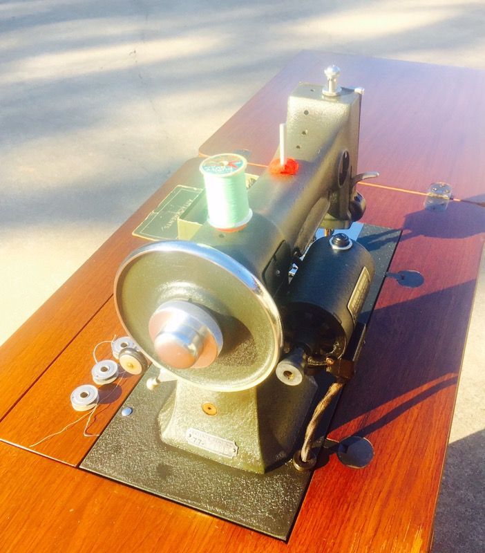 VINTAGE 1938 WHITE SERIES 77 ROTARY ELECTRIC SEWING MACHINE for Sale in