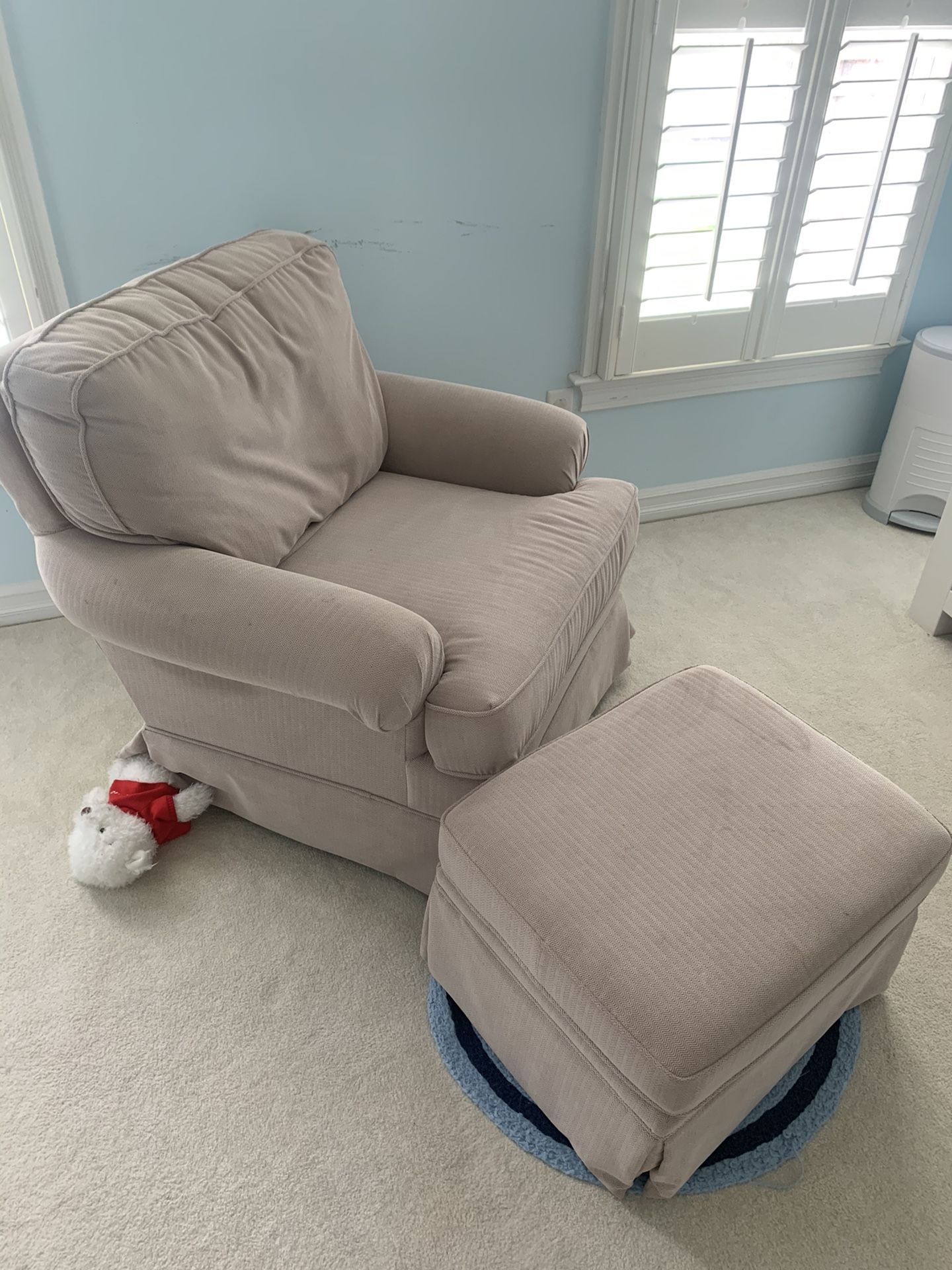 Rocking chair w/foot rest