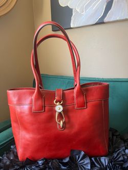 Dooney & Bourke  Florentine Large Amelia Shoulder Bag🎀