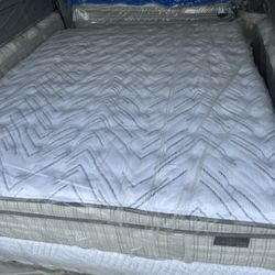 California King Size Bed Mattress King Koil Signature Collection Hotel Medium Firm Euro Top Pillow Serta Sealy Stearns & Foster Aireloom Beautyrest