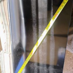 40" Hisense Roku TV With Wall Mount