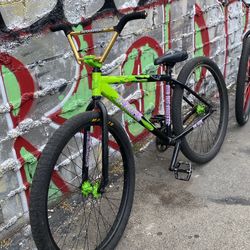 29 Inch Throne (look In Describtion)