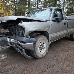 Build Restore Or Drive Silverado 2500HD 6.0L V8 Auto 4x4 Wrecked Parts For Swap Rebuild Or Hot Rod Projects  - Selling Whole