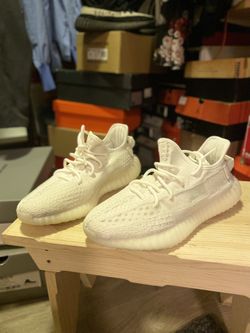 Yeezy Boost 350 V2 Bone  New 