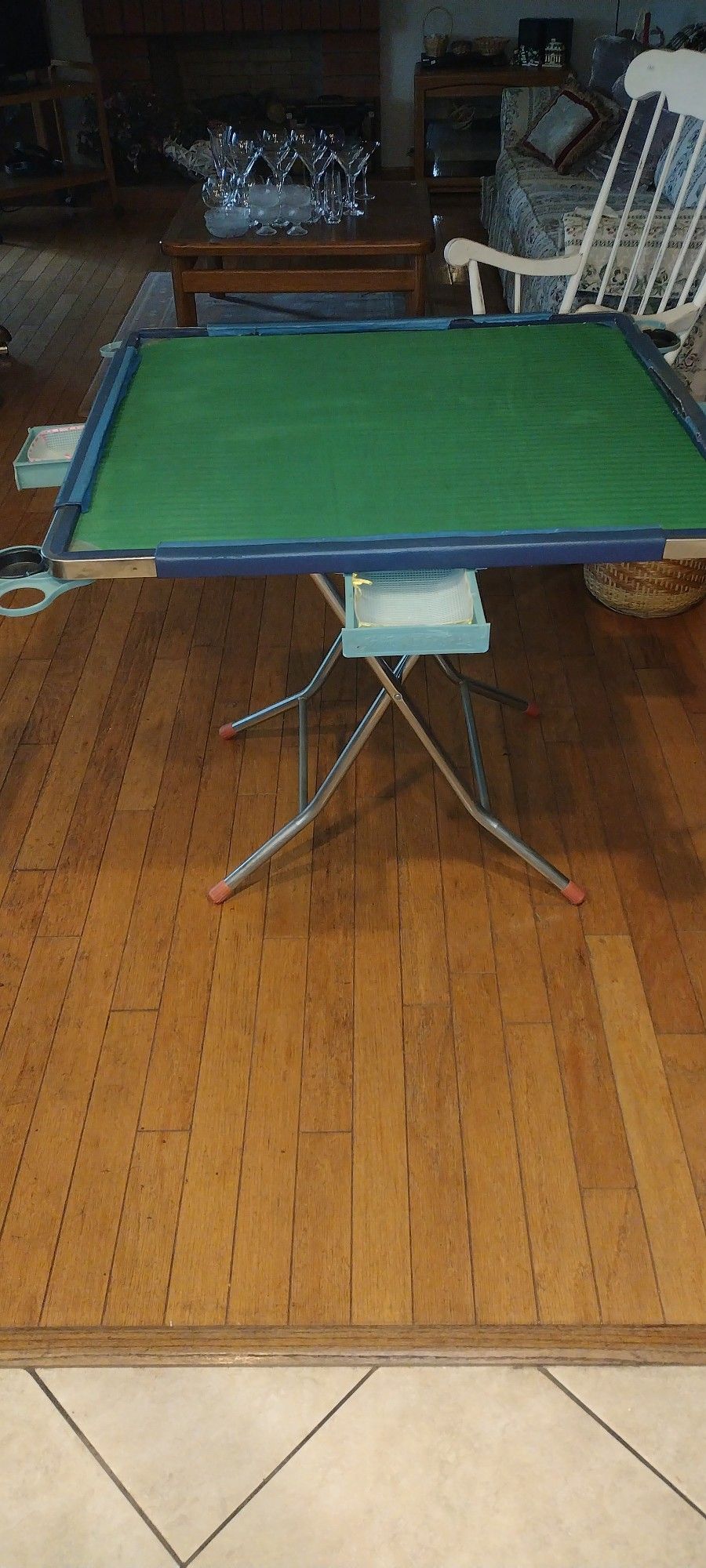 Majong Card Players Game Table