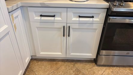 Kitchen Cabinets 36 X 24 New in box Flat Pack RTA White