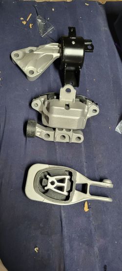 2013 -----2016 Chevy Sonic 1.8L motor and transmission mount set