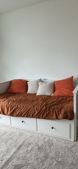 IKEA HEMNES Day Bed + 1 Twin Mattress