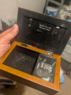 Musical jewelry box