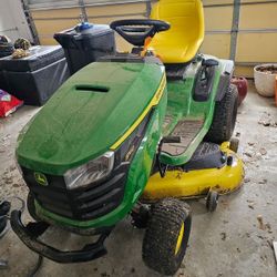 John Deere S160 Riding Mower