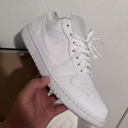 All White Jordan 1 Low 