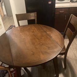 Like New wooden kitchen table with 2 chairs