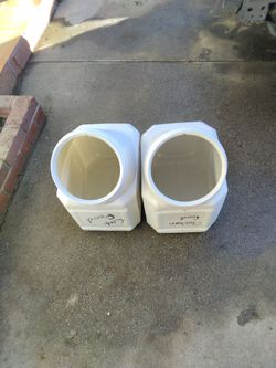 Dog 🐕 food containers.