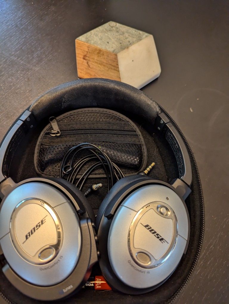 Bose Quiet Comfort 15 Noise Cancelling Headphones w/ Bluetooth Adapter