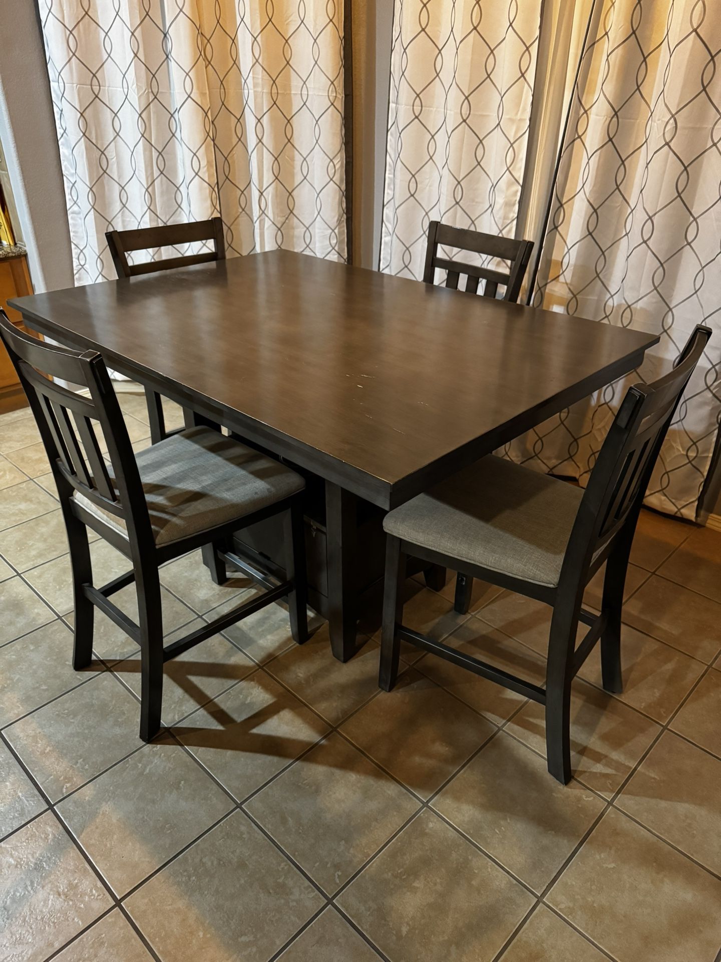 Dinning Room Table
