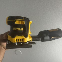 DewaltXr  Sander DCW 200 