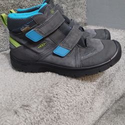 Kids KEEN Size 5