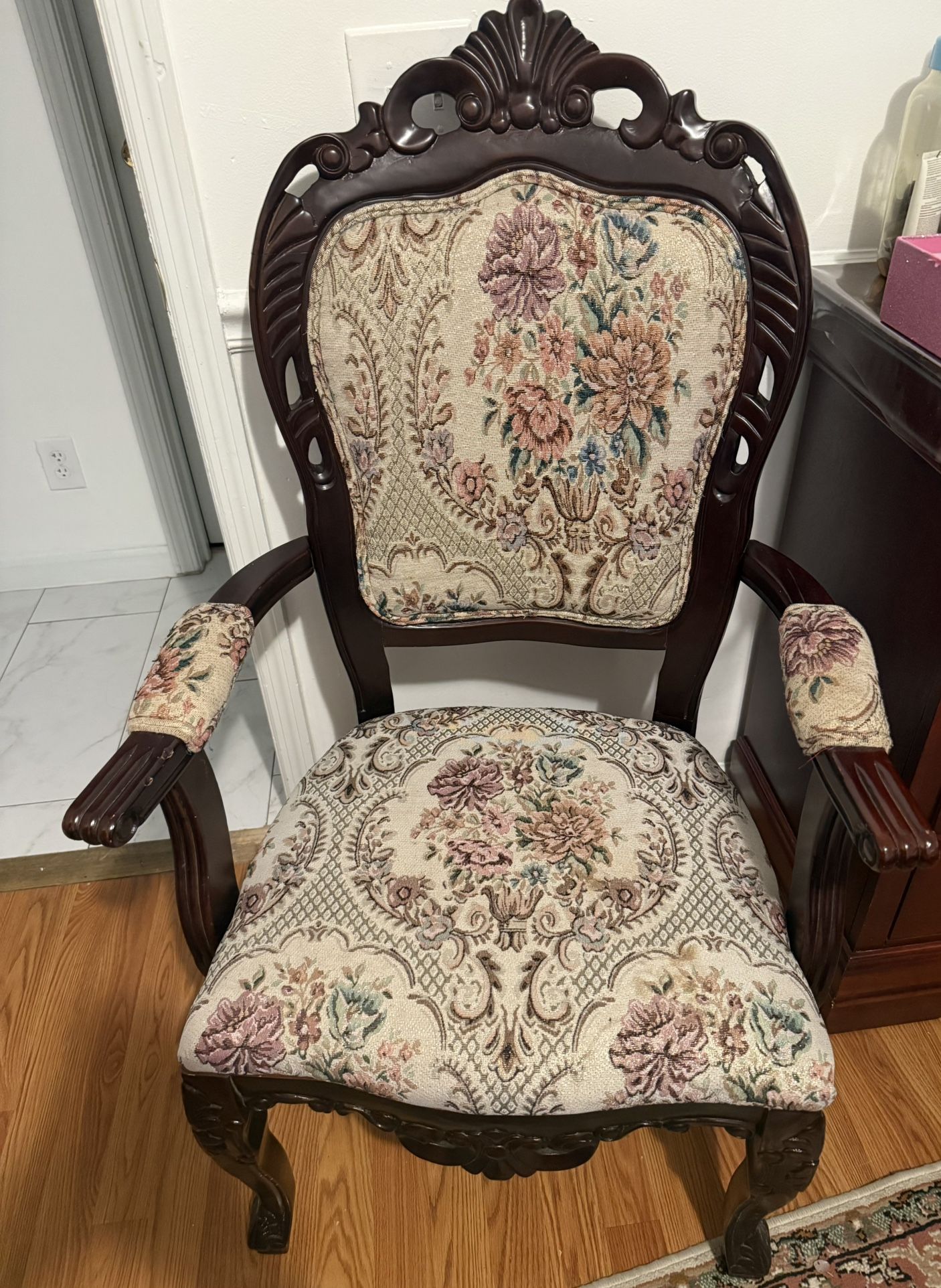 4 Chairs /sofa