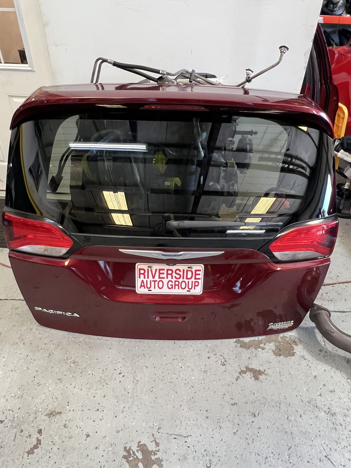2017-2025 CHRYSLER PACIFICA TAILGATE LIFTGATE BACK DOOR SHELL COVER PANEL OEM