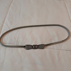 Elegant silver belt with bow accent