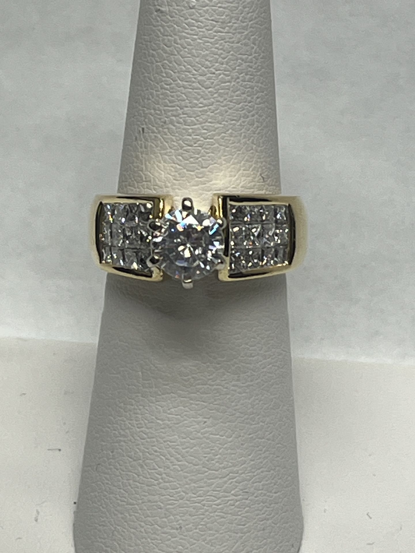 18k Invisible Set Diamond Ring
