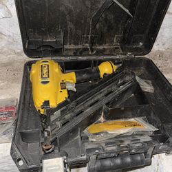 Dewalt 15ga. Pneumatic Finish Air Nailer Gun
