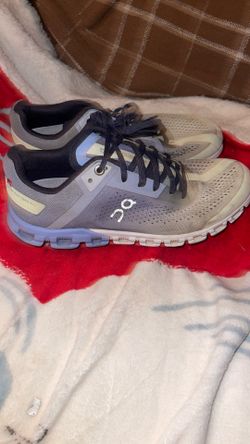 On Cloud Shoes Size 7  Women 