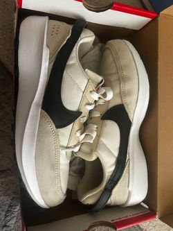 Women’s Nike waffle debut