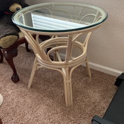 Table  Round,   Strong Glass / Bamboo .  