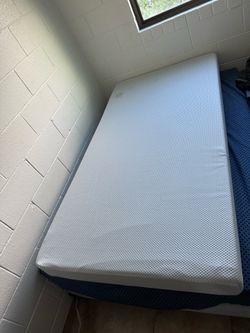 Zinus 8" Green Tea Cooling Memory Foam Mattress (Twin) - Great Condition