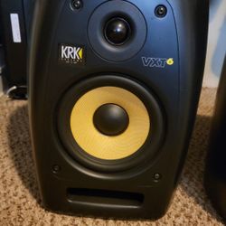 2 KRK VXT6 Monitor Audio Speakers 