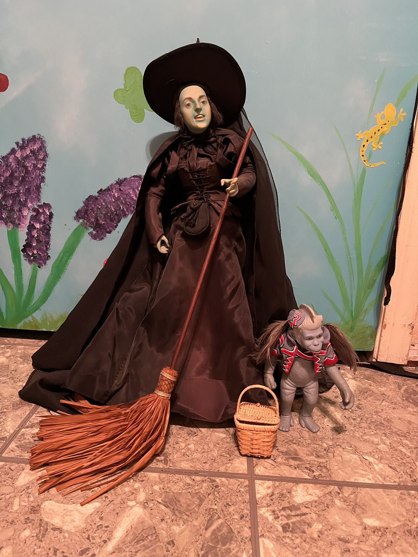 Collectible Wizard Of Oz Wicked Witch Of The West And Flying Monkey