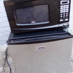 Microwave+Refrigerator 40.00