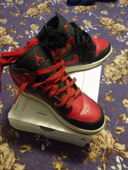 Jordan 1 Mids
