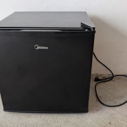 Small Mini Fridge