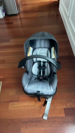 Baby Trend Infan Carseat with base,exp.10/29/2031,like new.