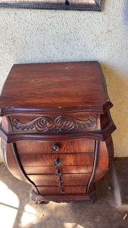 Jewelry Dresser