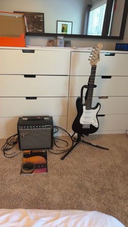 Squier Mini Stratocaster Electric Guitar + Fender Champion 20 Amp – Like New