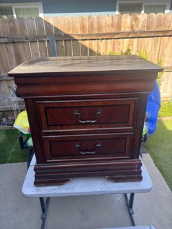 2-Drawer Nightstand