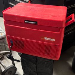 Coleman Marlboro Ice chest 