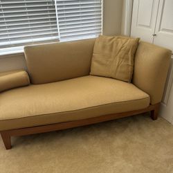 Four Seasons Hotel Chaise