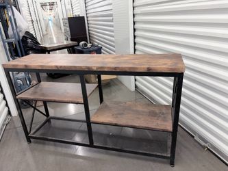 Entertainment center / table